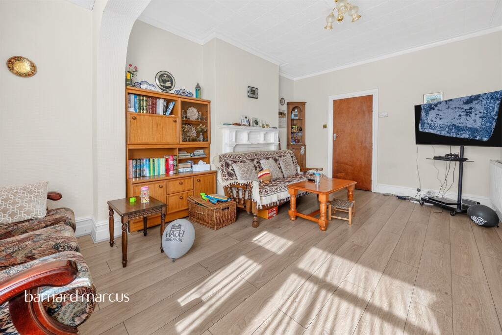 House in Croydon - View 5