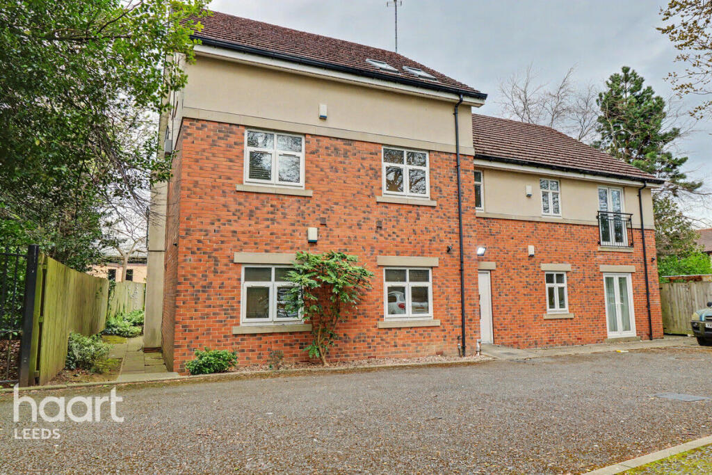 2-bed flat on Scott Hall Way, Leeds, £150,000