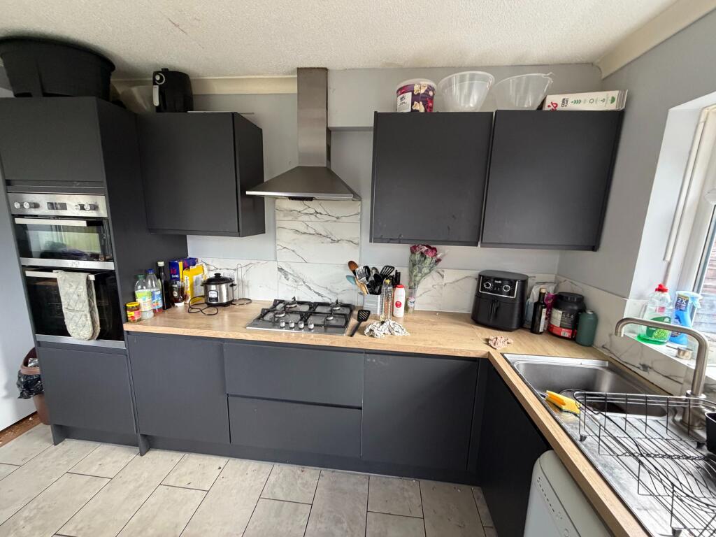 6 bedroom terraced house for rent