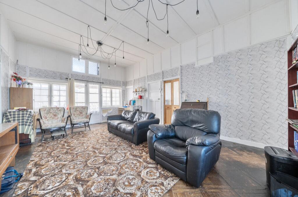 House in Chichester, Selsey - More