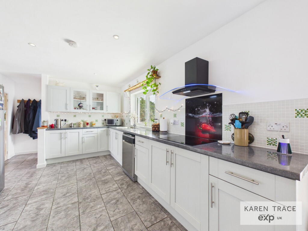 House in St Austell, Boscoppa - View 5