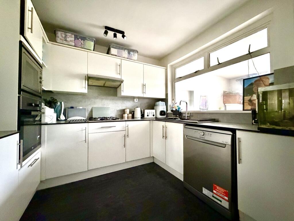 House in London, Royal Borough of Kingston upon Thames - More