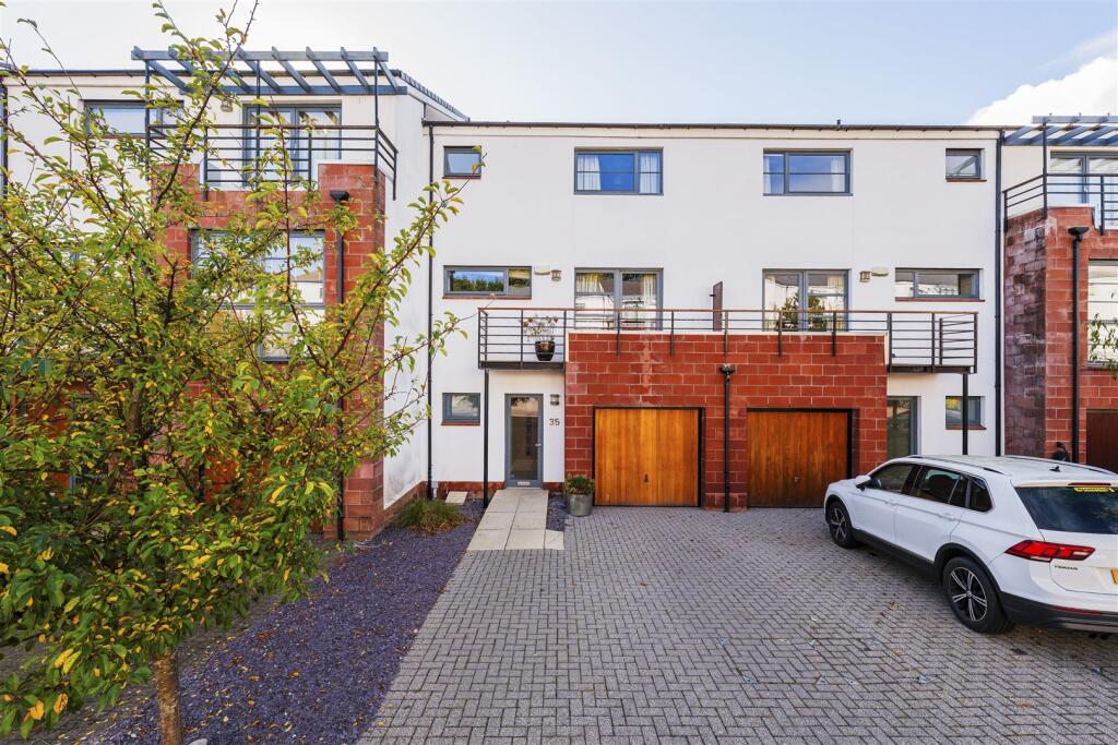 Main image of property: 35 Southbrae Gardens, Jordanhill, G13 1UB