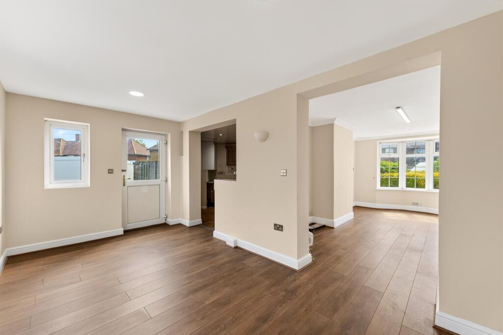 House in Sutton - View 2