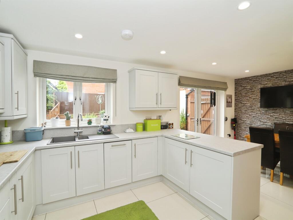 House in Cardiff, Llantrisant - View 4
