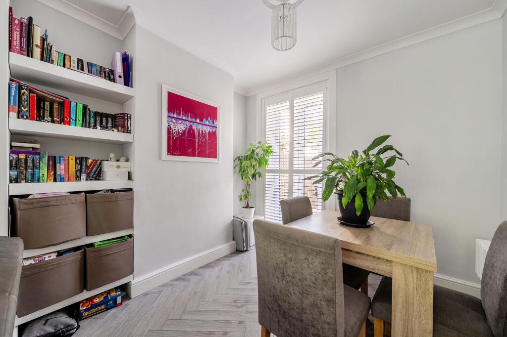 House in Tandridge, Caterham-on-the-Hill - More