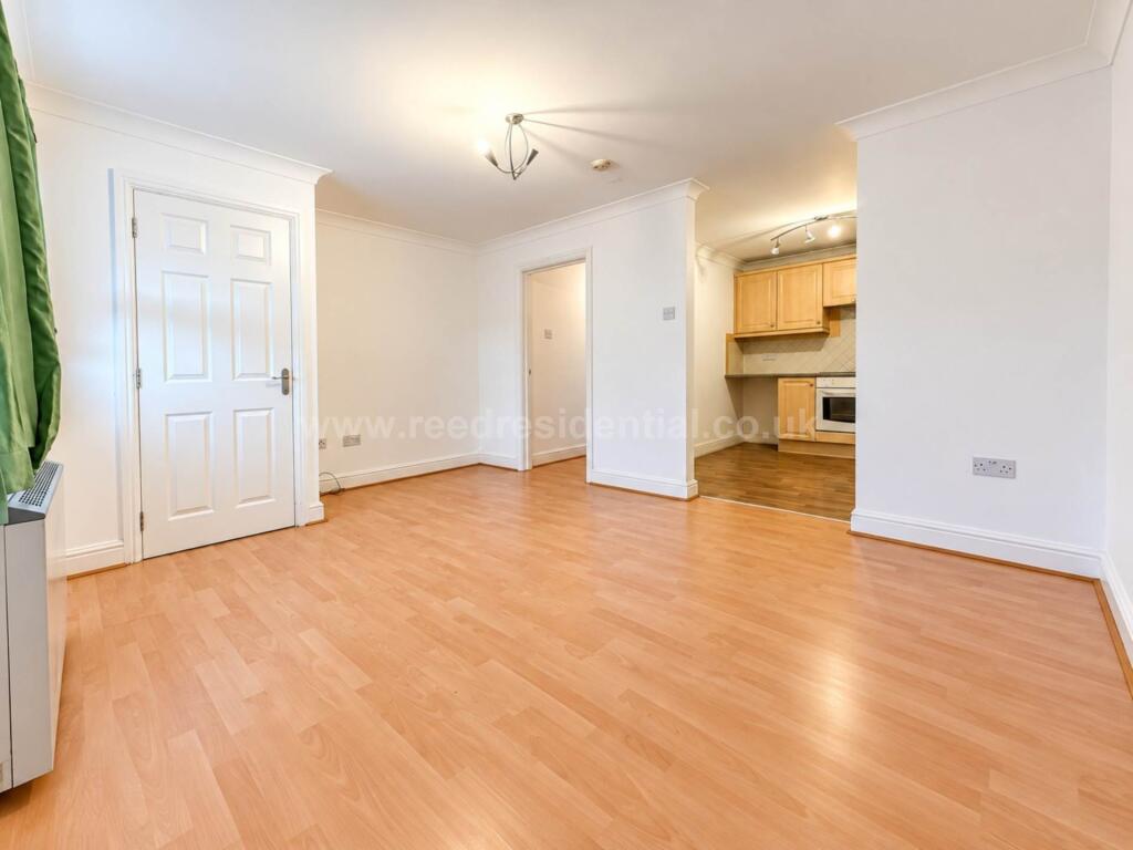 Apartment in Southend-on-Sea - View 4