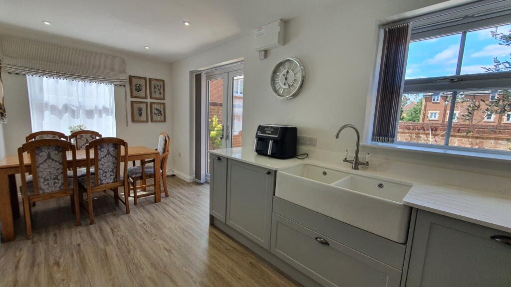 Paulls Close, Martock, TA12 photo 4