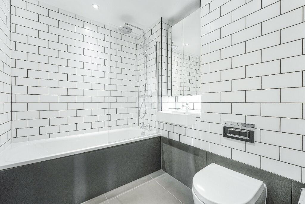 Apartment in Chelmsford - View 4