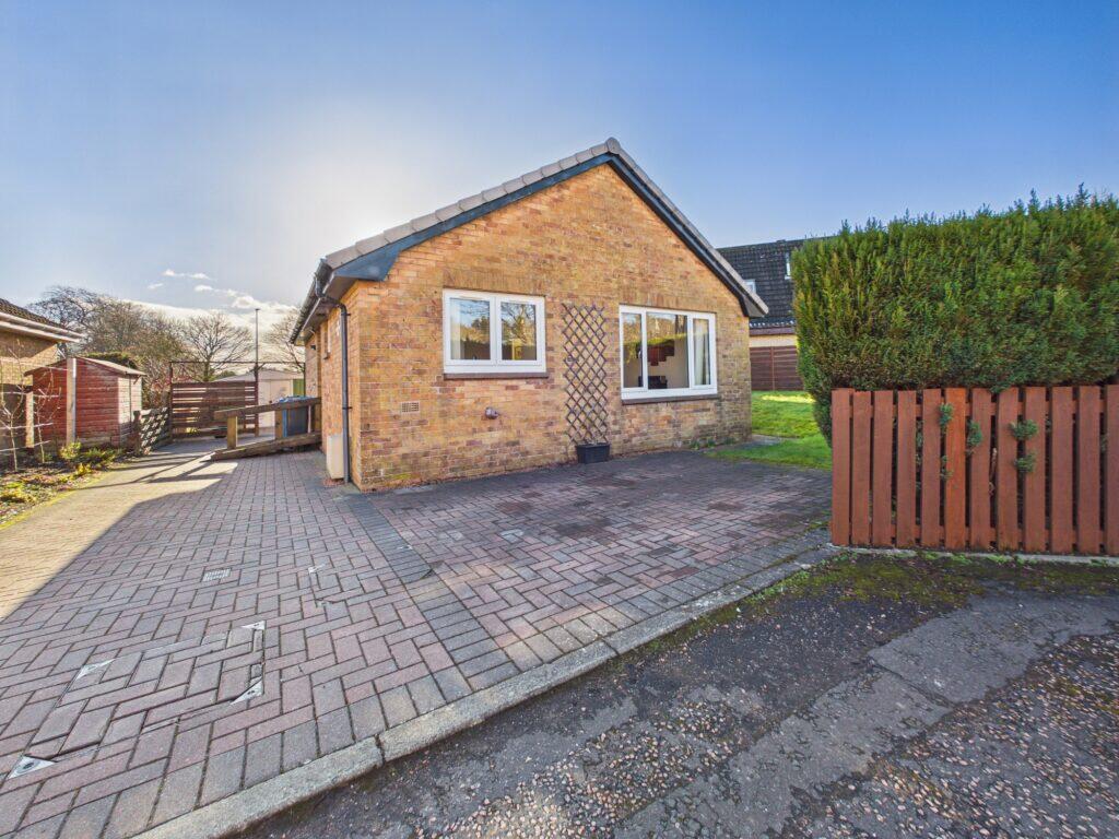 Main image of property: 16 Kirkfield West, Livingston, EH54 7BD