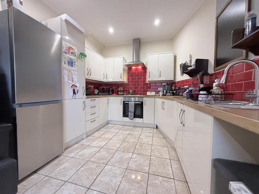 House in Aberdare, Hirwaun - More