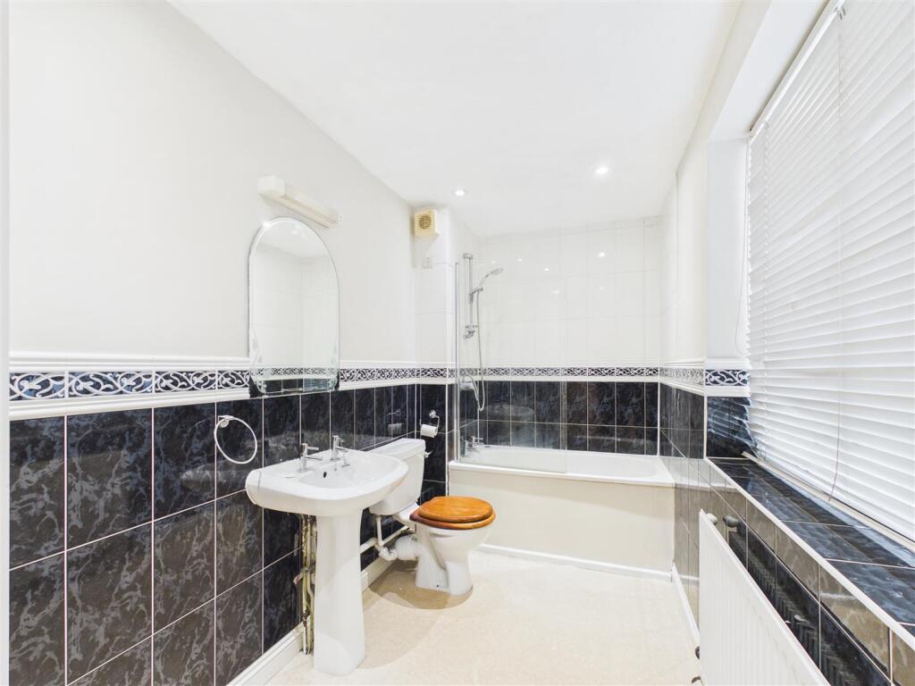 Apartment in Gloucester - View 5
