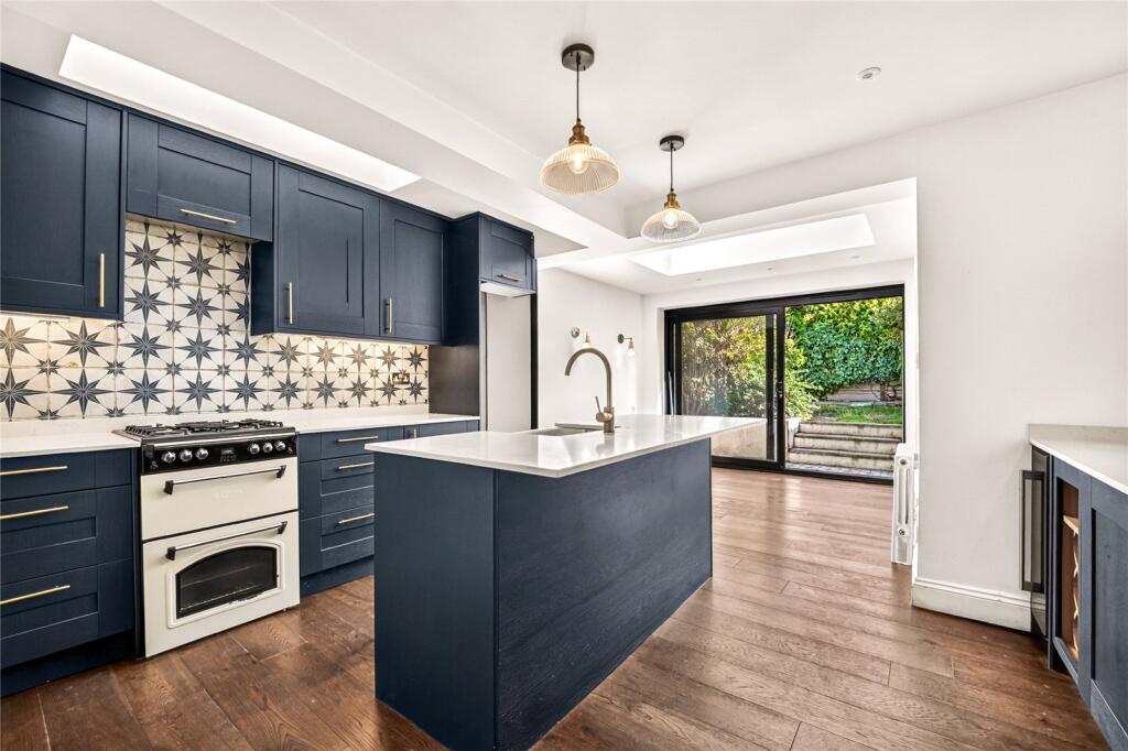 House in London, Highams Park - View 2