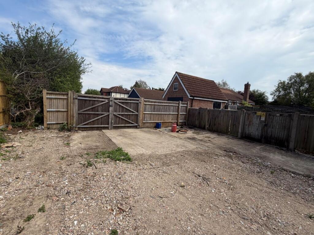 Land West and North of Greystone Avenue, Loats Lane, Bersted, West Sussex, PO21 5EA - View 3