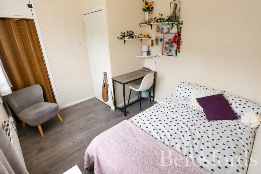 House in London, Cranham - More