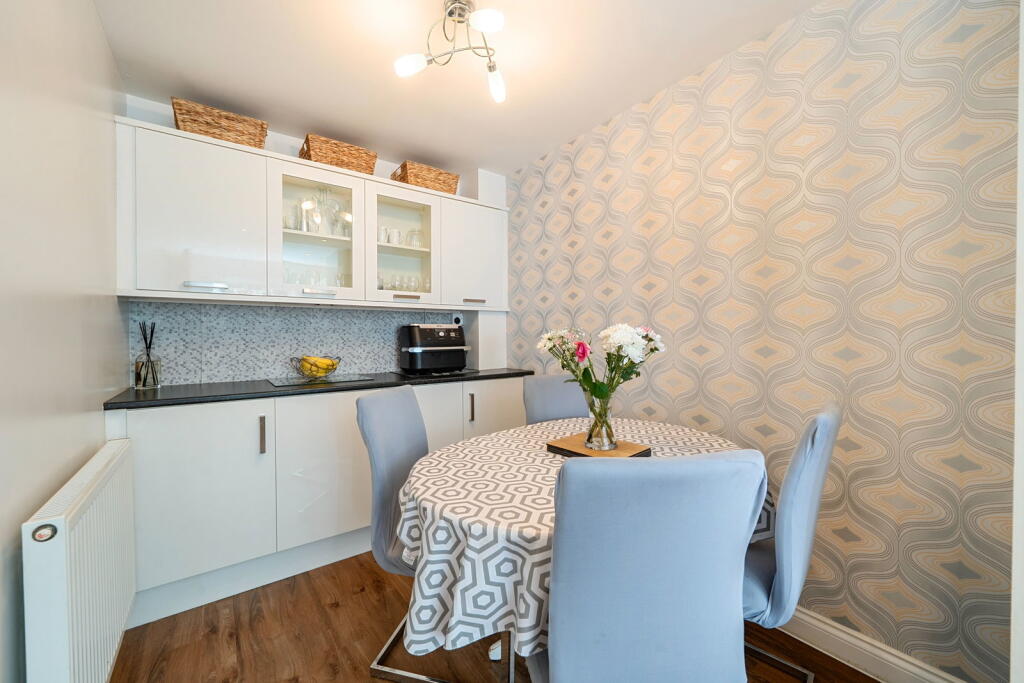 House in Southampton, Cranbourne Park, Hedge End - View 4