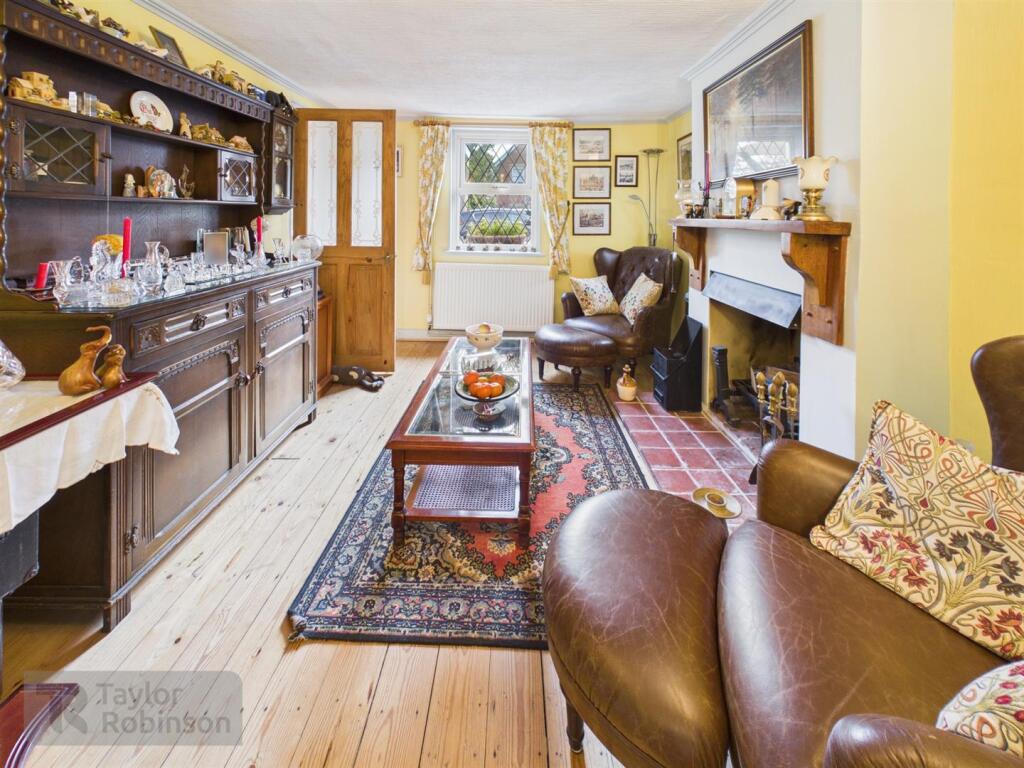 House in Crawley, Ifield - View 5