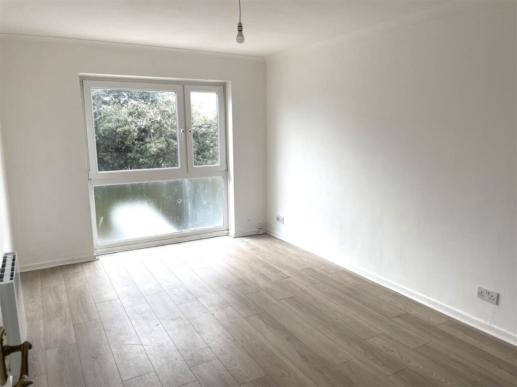Apartment in Littlehampton, Wick - View 2