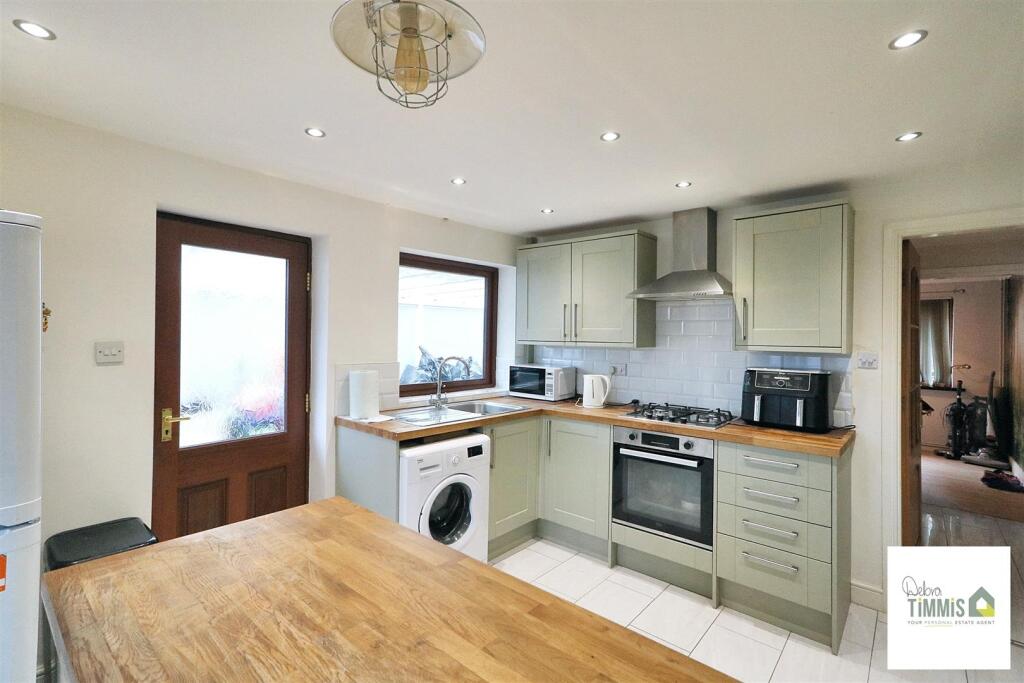Fielden Close, Milton, Stoke-On-Trent photo 3