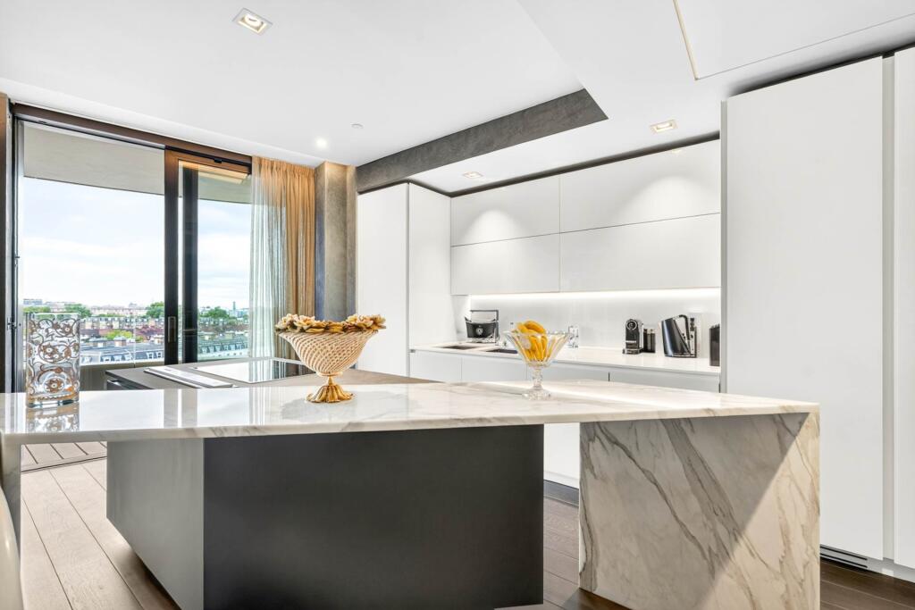 Apartment in London, City of Westminster - More