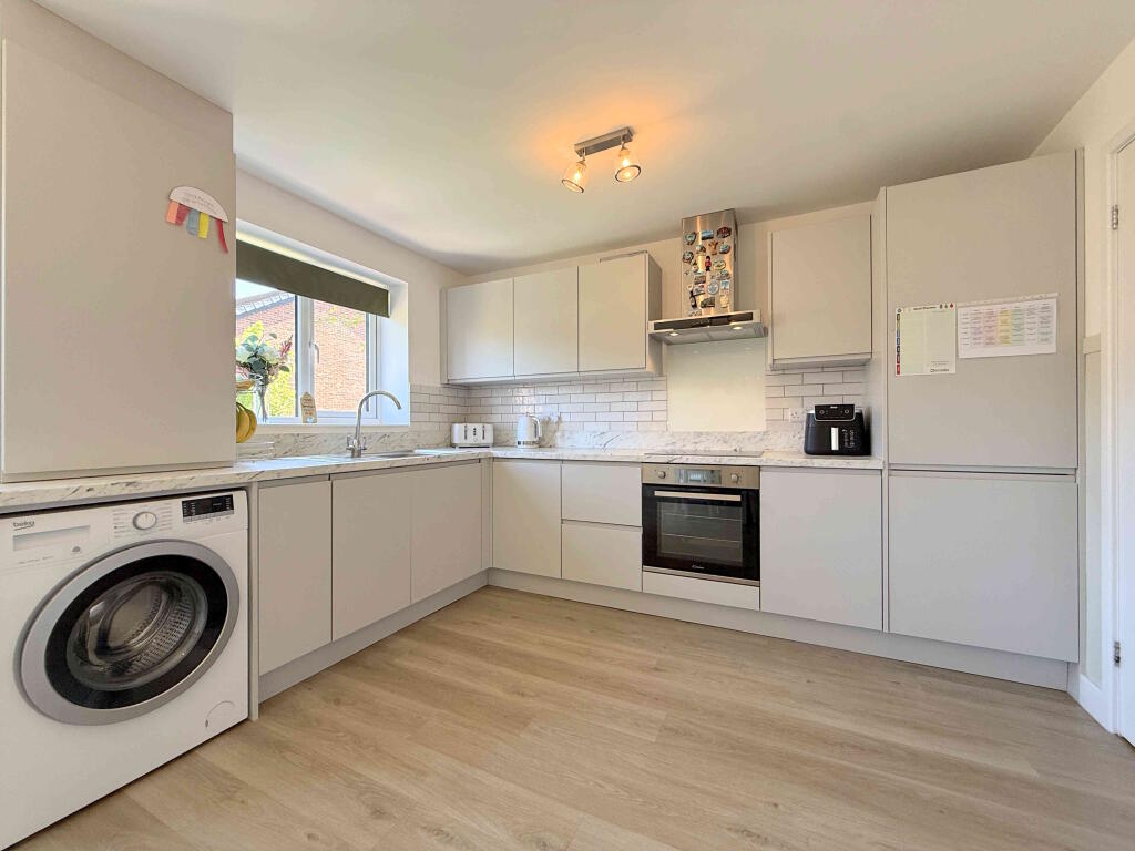 94 Westcliffe Road, Cleckheaton, BD19 3NW - View 6