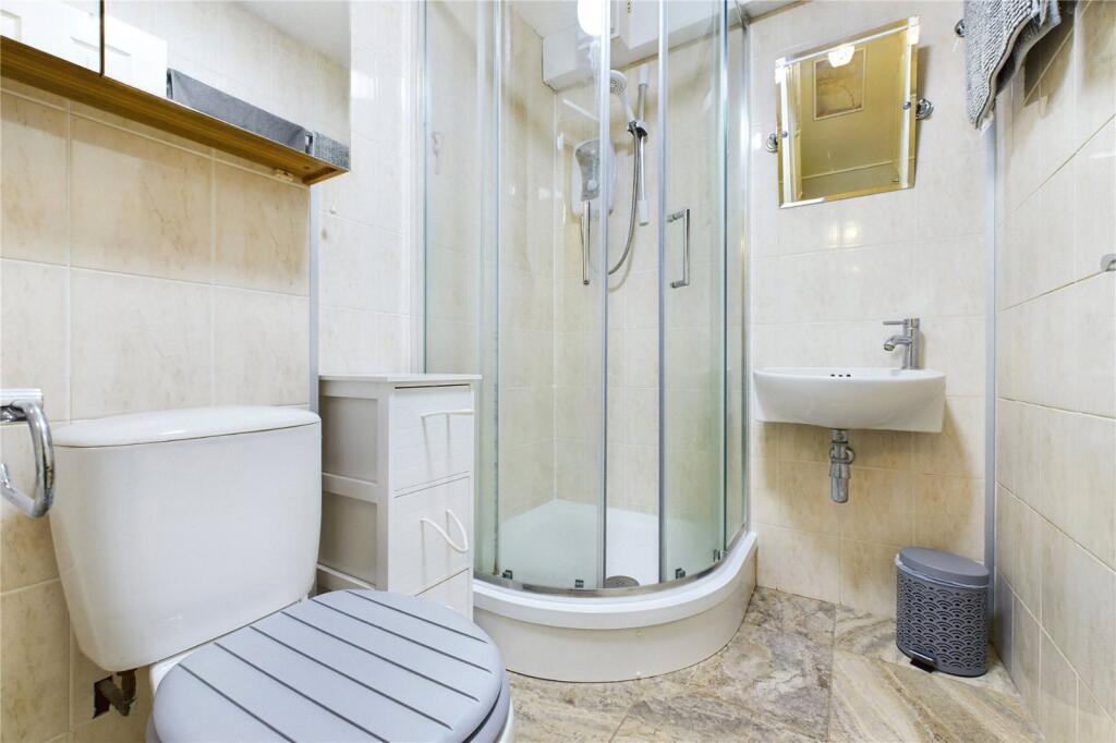 Apartment in Rushmoor, Hampshire - View 5