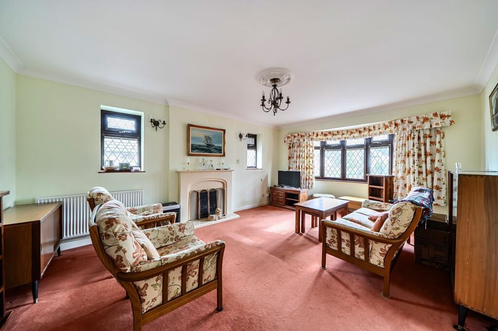Keston Avenue, Coulsdon, CR5 photo 3