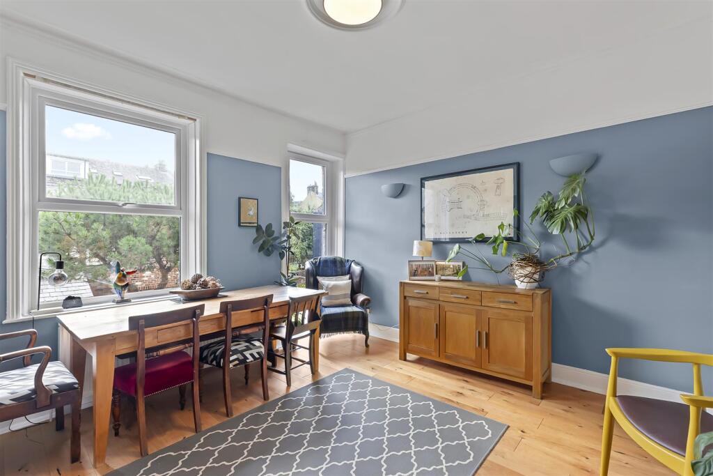 House in Bradford, Grove Road, Ilkley - More