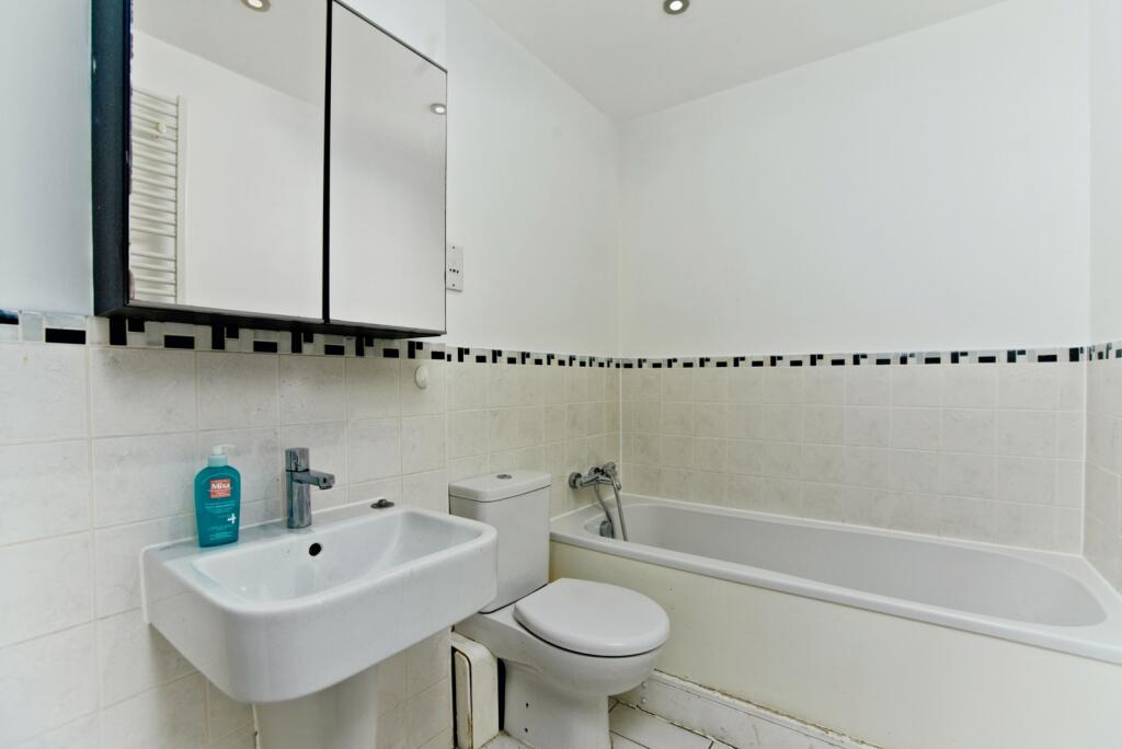 Apartment in Croydon - View 5