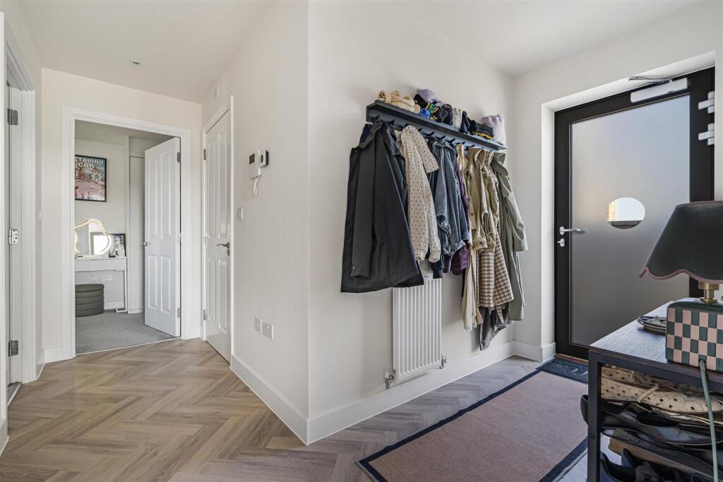 Apartment in Cambridge, Eddington - View 4