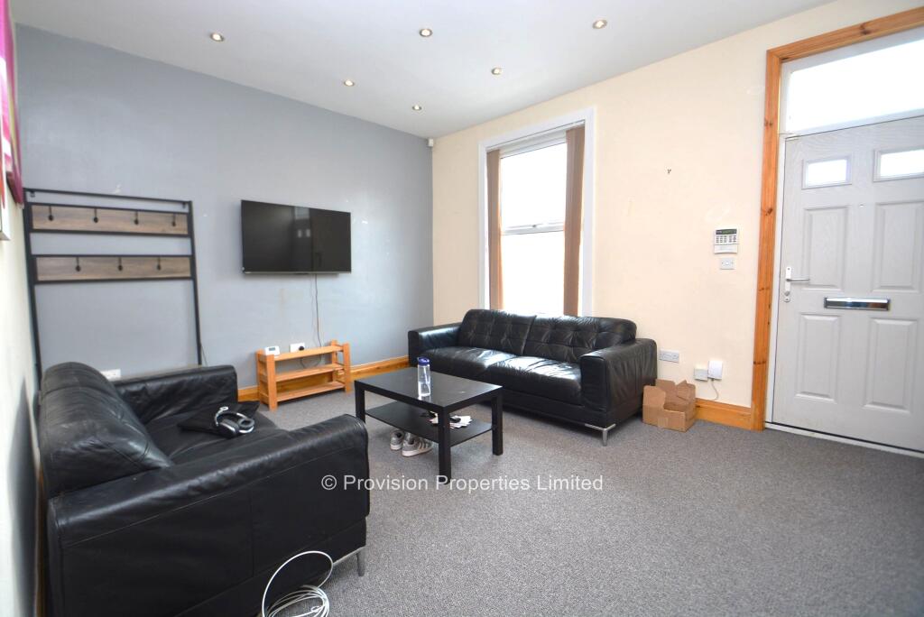 6 bedroom terraced house for rent
