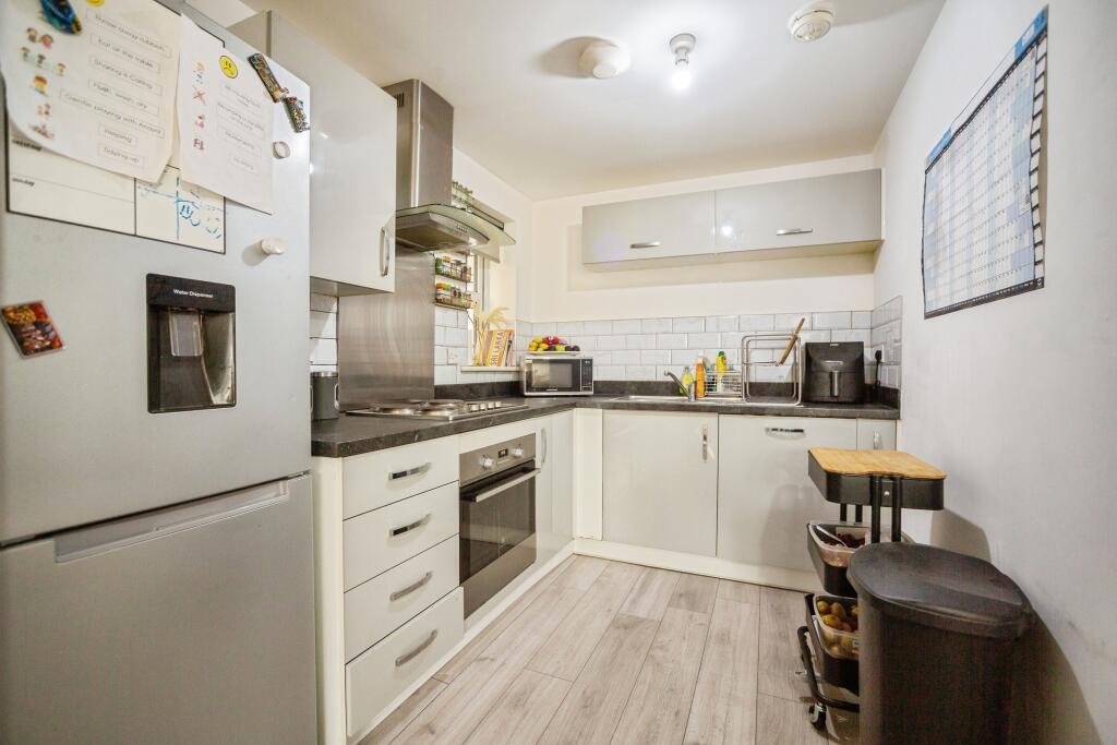 Apartment in Dartford - View 3