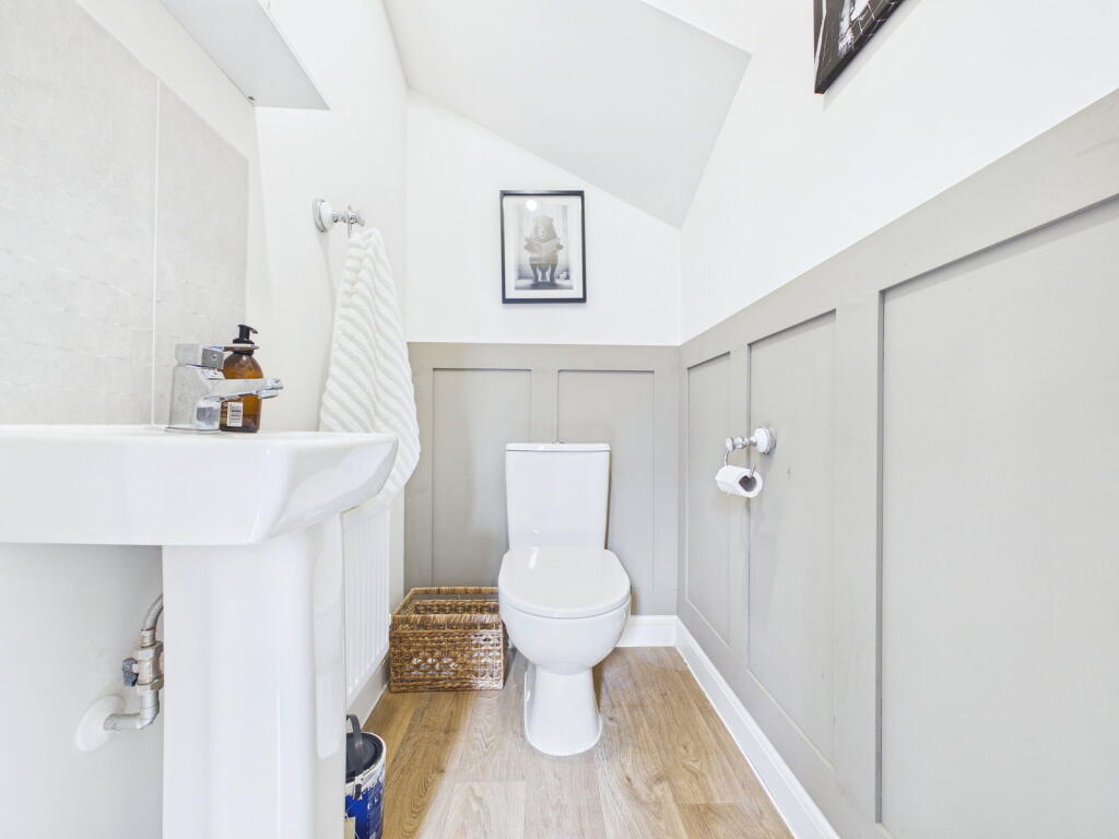 House in Torquay, Torbay - More