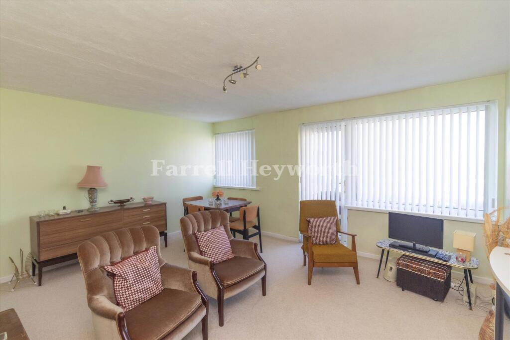 Pembroke Court, Queens Promenade, Blackpool photo 4