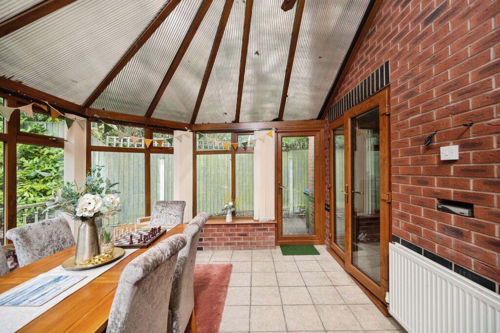 House in Sandwell, West Midlands - More