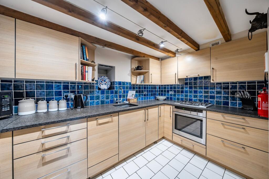 House in Gloucester - View 5