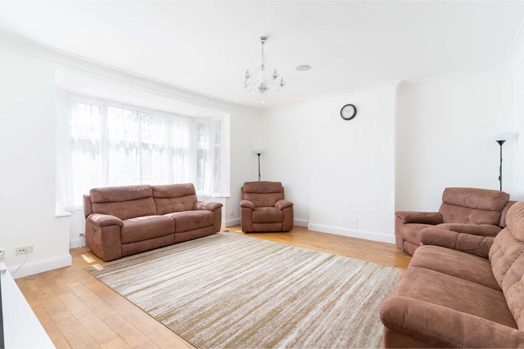 House in London - View 2