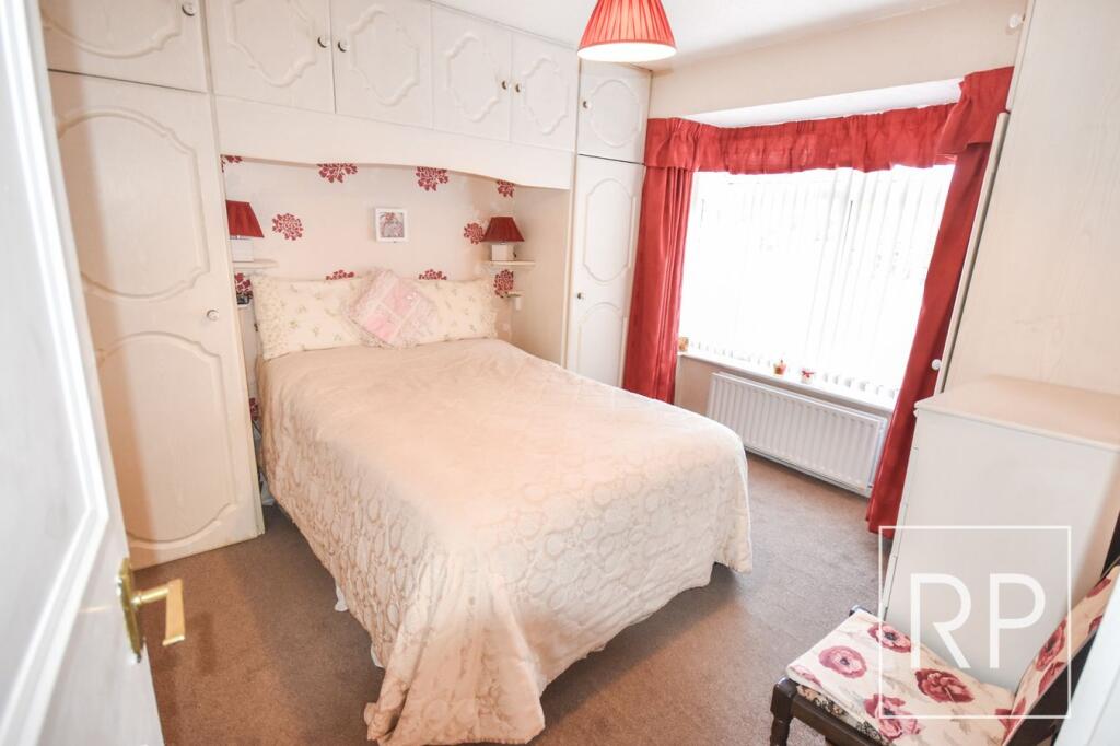 House in Wolverhampton, West Midlands - More