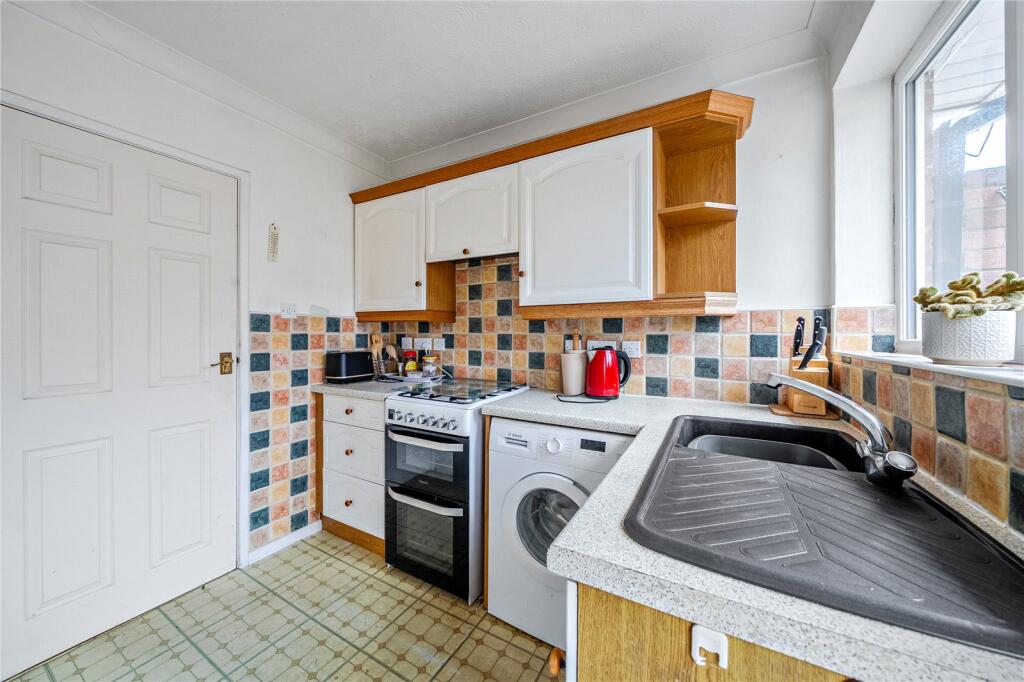 Snowdon Close, Kidderminster, Worcestershire photo 3