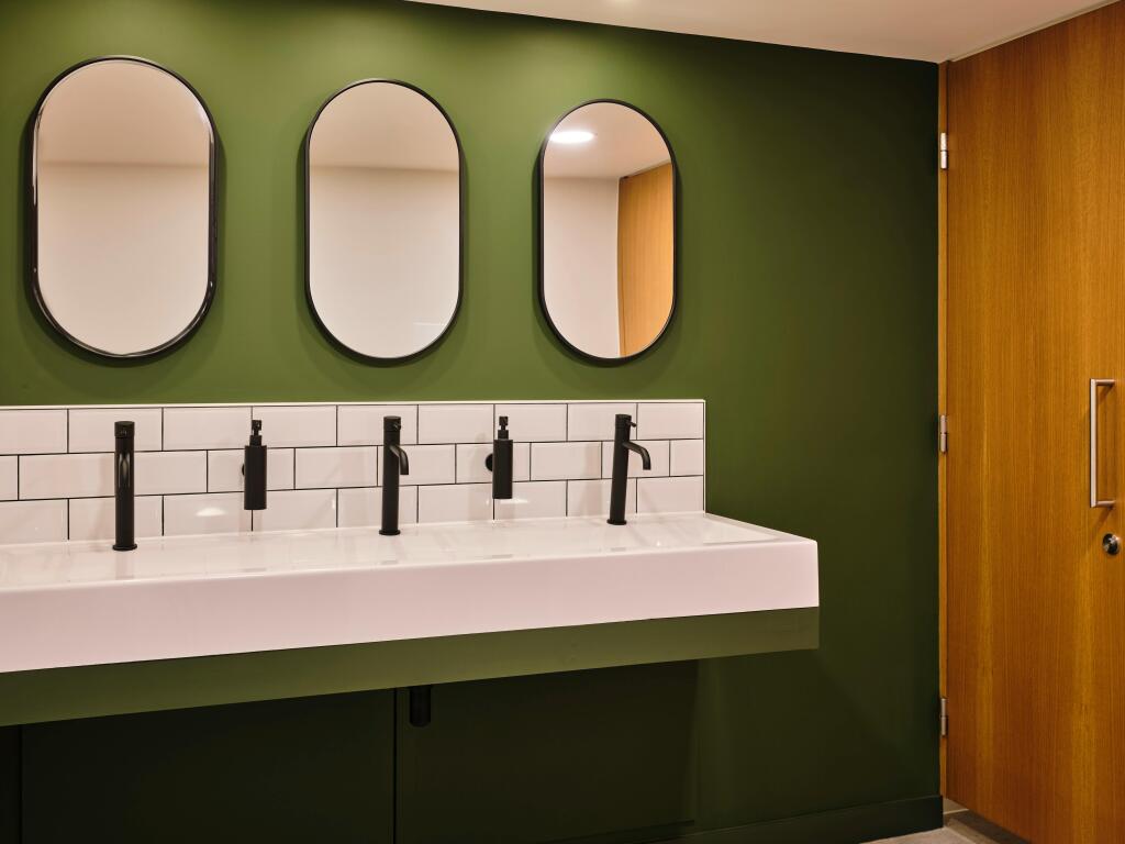 36 Leadenhall Street WC.jpg