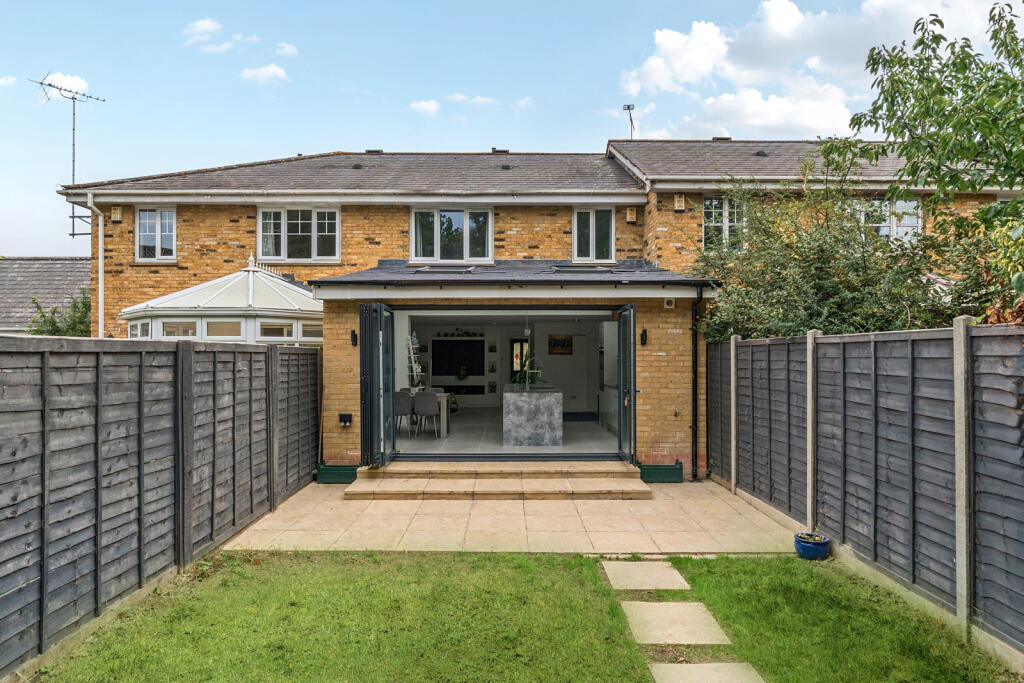House in Spelthorne, Lower Halliford, Upper Halliford - View 2