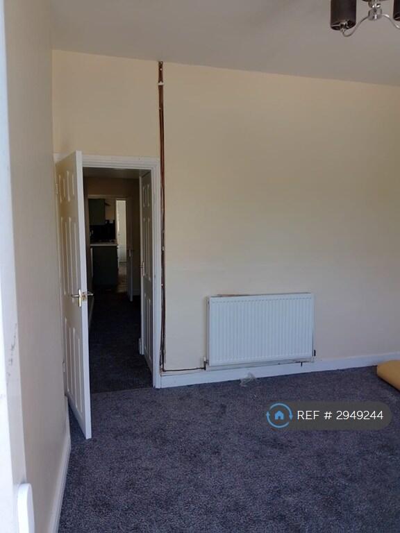 House in Stoke-on-Trent - More