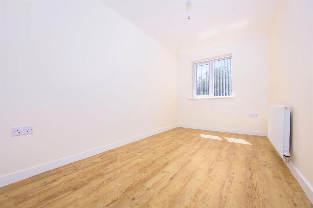 House in Kettering, Leisure Village - View 3