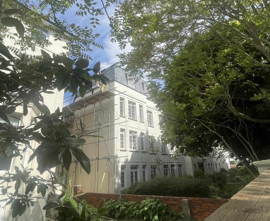 2-bed flat on Campbell Road, Southsea, Portsmouth, £315,000