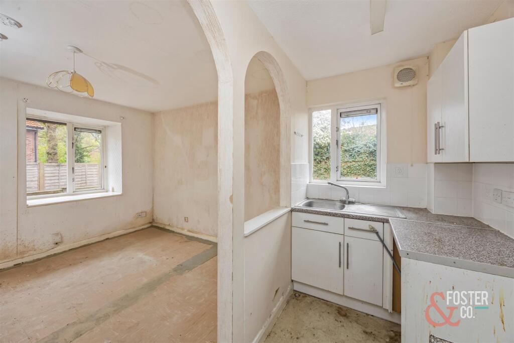 Hunstanton Close, Ifield, Crawley photo 3