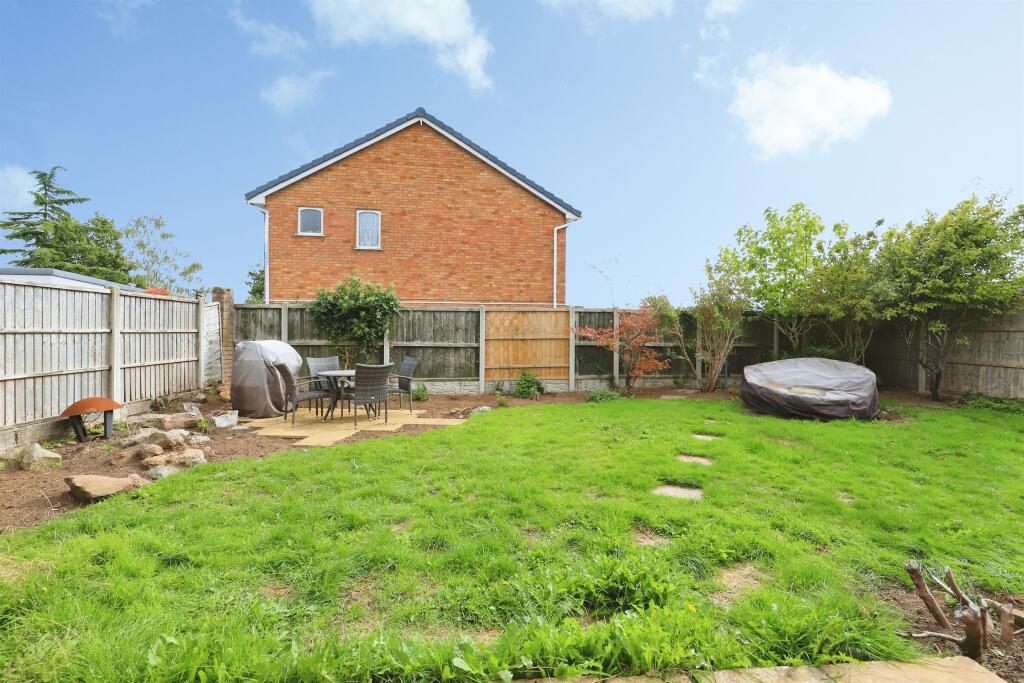 House in Wolverhampton, Alveley - More