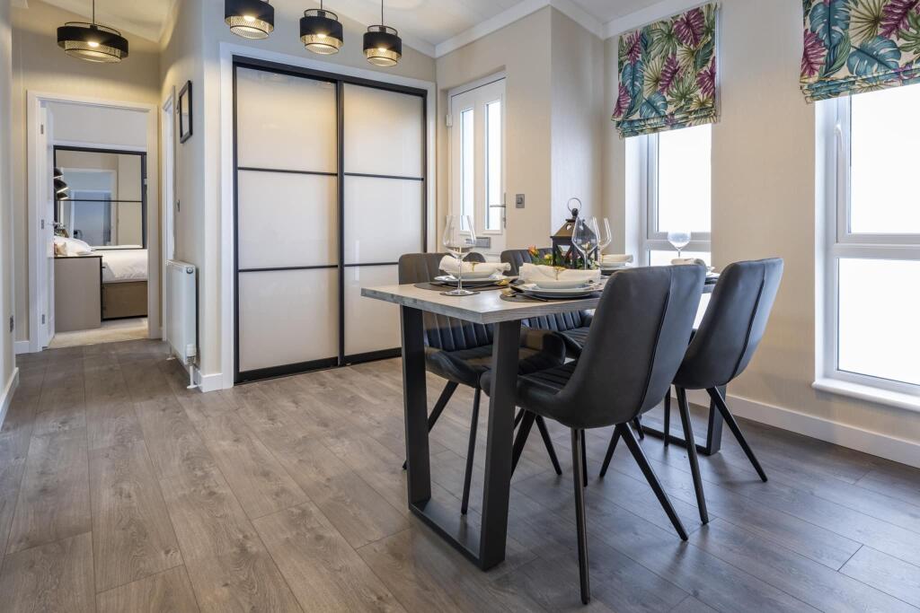 92, Two Bed Omar Ikon, Lakeside Residential Park, Cliff Lane, Grantham, Lincolnshire, NG32 2HU photo 4