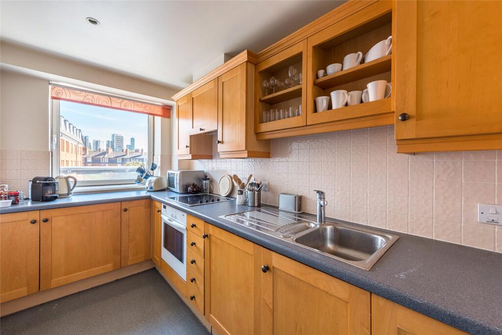 Apartment in London - View 5