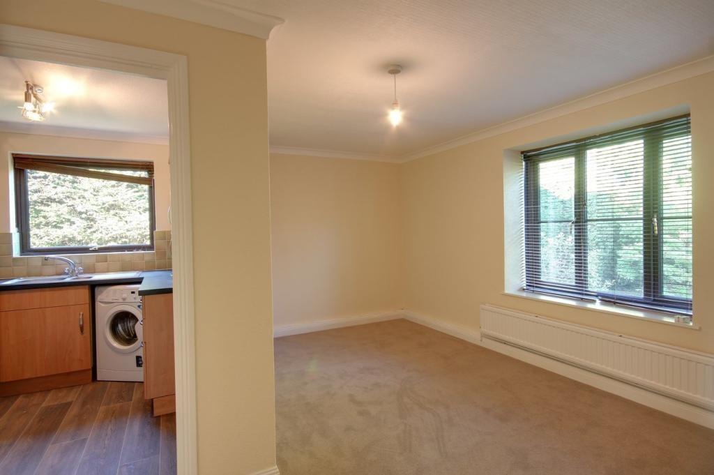 Maple Leaf Close, TN16 photo 2