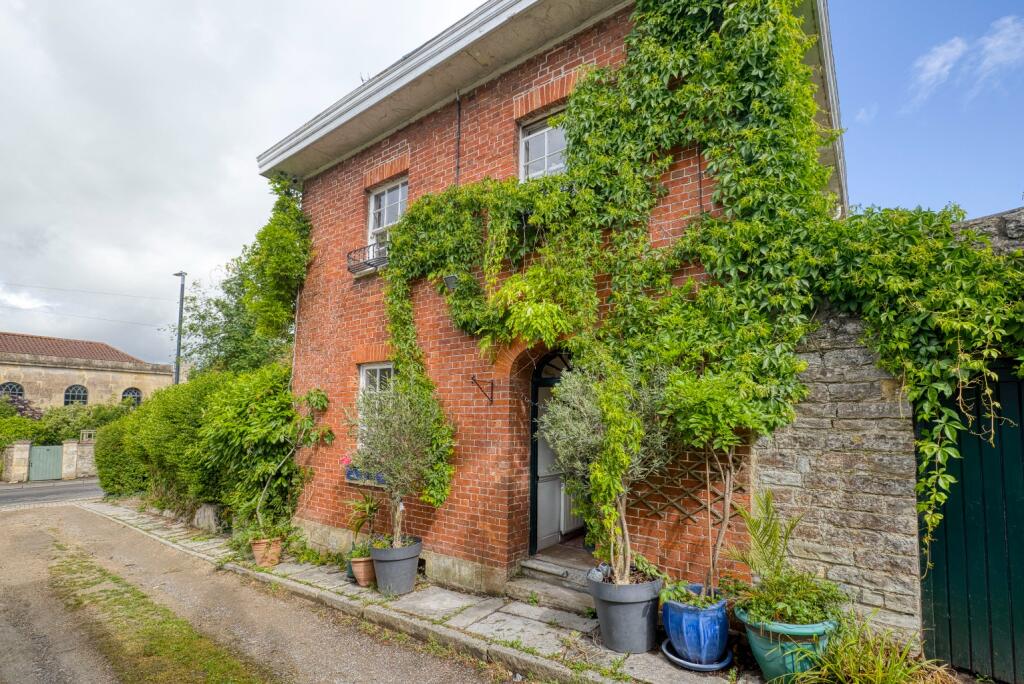 Main image of property: Georgian house in central Glastonbury